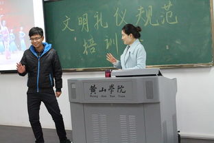 機電工程學(xué)院攜手化學(xué)化工學(xué)院舉辦學(xué)生干部禮儀規(guī)范培訓(xùn)會